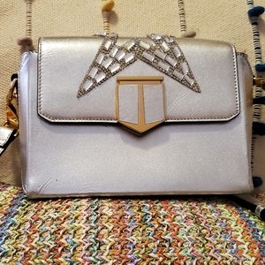 Unique Times Arrow mini box bag. Silver leather.